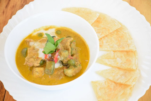 อร่อยปักหมุด : Tree & Tide Riverside Cafe  ร้านริมแม่น้ำนครชัยศรี ข้างตลาดน้ำลำพญา บางเลน นครปฐม