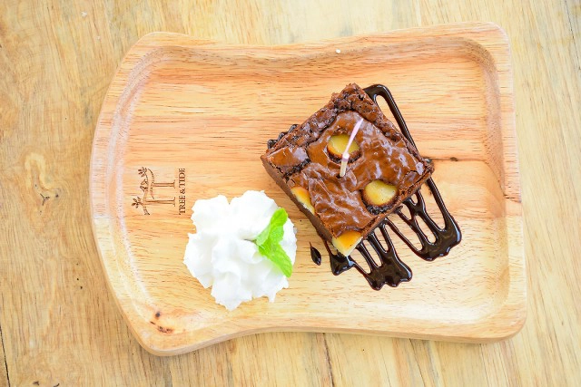 อร่อยปักหมุด : Tree & Tide Riverside Cafe  ร้านริมแม่น้ำนครชัยศรี ข้างตลาดน้ำลำพญา บางเลน นครปฐม
