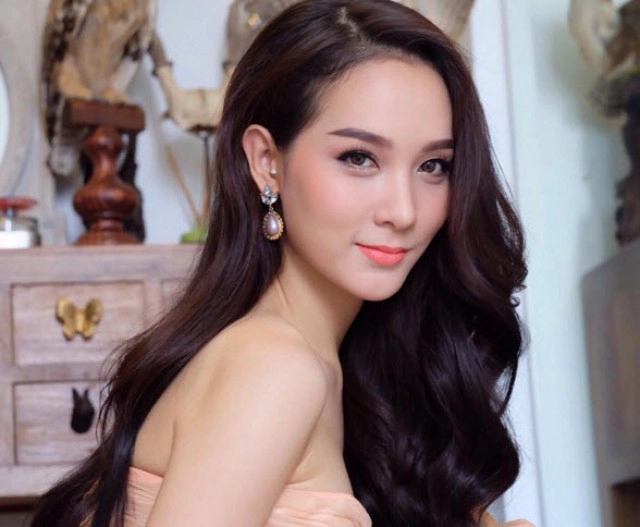 "โม จิรัชยา" คว้ามงกุฎมิสทิฟฟานี่ ยูนิเวิร์ส 2016