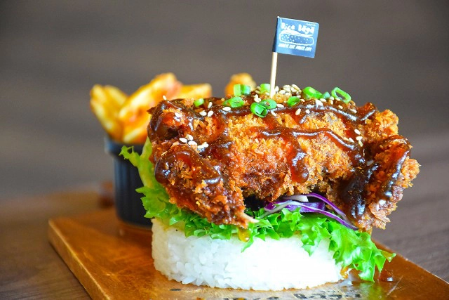 อร่อยปักหมุด : Rice Baga เบอเกอร์ข้าวฟิวชั่นสไตล์ญี่ปุ่น The Crystal Market เลียบทางด่วนรามอินทรา