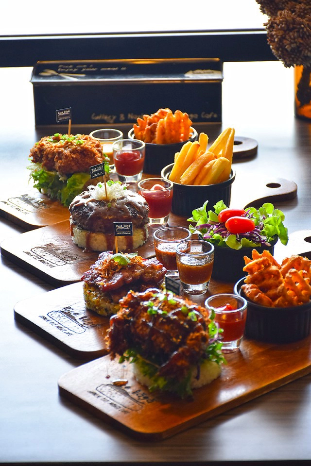 อร่อยปักหมุด : Rice Baga เบอเกอร์ข้าวฟิวชั่นสไตล์ญี่ปุ่น The Crystal Market เลียบทางด่วนรามอินทรา