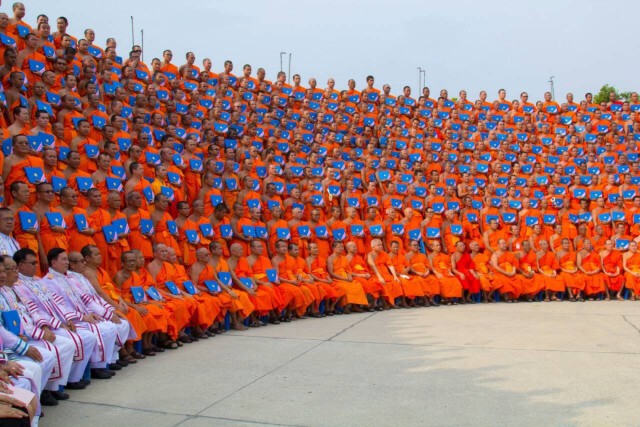 "ปภัสรา-สิเรียม" จบ "ป.เอก"พุทธมจร.
รับปริญญาจาก"สมเด็จวัดปากน้ำ"