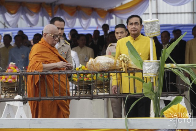 นายกฯ ถือฤกษ์ดี 06.39 น. ยกเสาเอก 
อาคารเรือนรับรอง ทำเนียบรัฐบาล