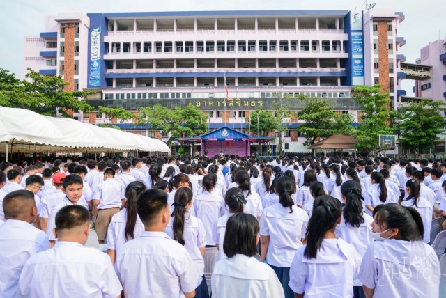 ขบวนรำลึกไปยังโรงเรียน "โยธินบูรณะ" แห่งใหม่