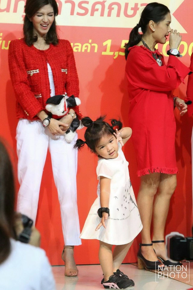 ลีลาโพสต์ท่าของ "น้องมะลิ"