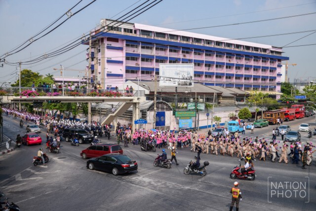 โยธินบูรณะ เดินขบวน ไปโรงเรียนแห่งใหม่