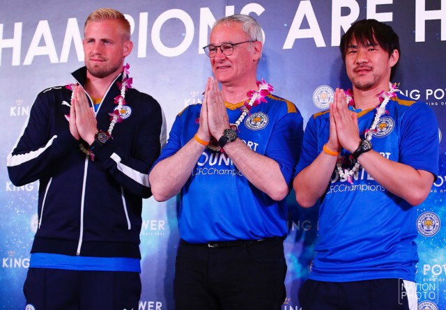 แฟนคลับกรี๊ด! แห่รับจิ้งจอกสยาม แชมป์พรีเมียร์ลีก