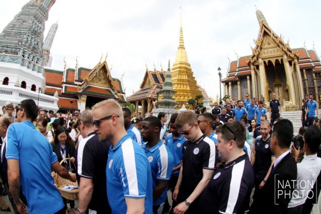 คณะนักเตะเลสเตอร์ เยี่ยมชมวัดพระแก้ว