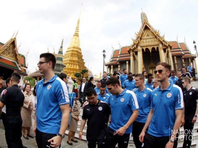 คณะนักเตะเลสเตอร์ เยี่ยมชมวัดพระแก้ว