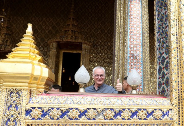 คณะนักเตะเลสเตอร์ เยี่ยมชมวัดพระแก้ว