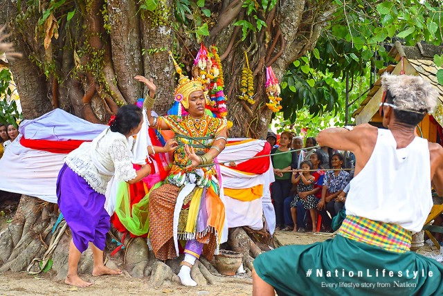 โนราโรงครูวัดท่าแค พิธีไหว้ครูและสืบสานวัฒนธรรม ขนบประเพณีของลูกหลานโนราวัดท่าแค จังหวัดพัทลุง