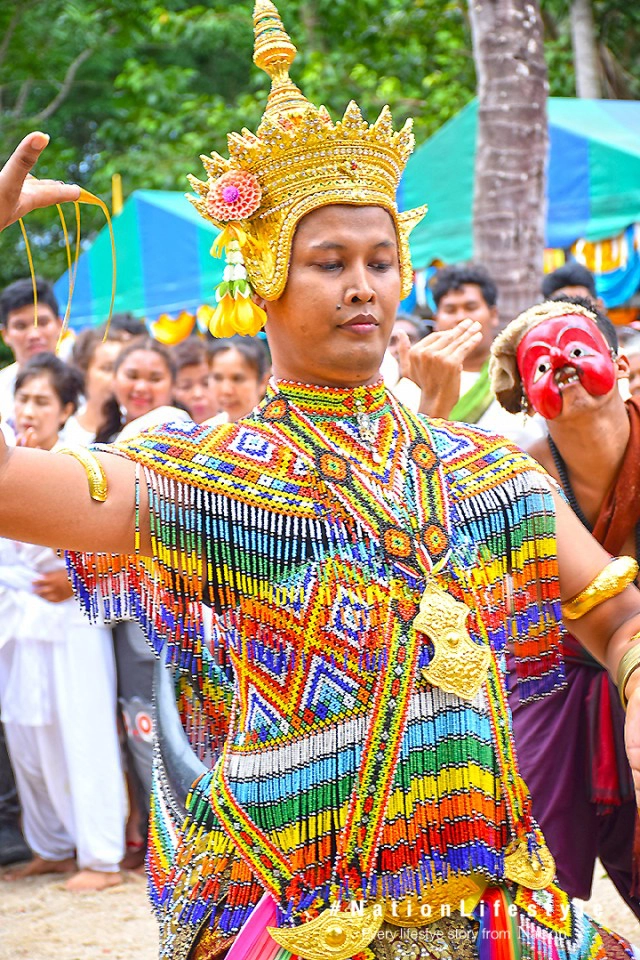 โนราโรงครูวัดท่าแค พิธีไหว้ครูและสืบสานวัฒนธรรม ขนบประเพณีของลูกหลานโนราวัดท่าแค จังหวัดพัทลุง