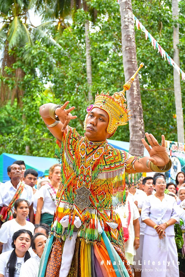 โนราโรงครูวัดท่าแค พิธีไหว้ครูและสืบสานวัฒนธรรม ขนบประเพณีของลูกหลานโนราวัดท่าแค จังหวัดพัทลุง