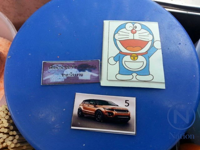 จับ 4 ต่างชาติลักลอบค้าขาย แย่งอาชีพคนไทย
โดนแฉกลับ! จ่ายส่วย"สติกเกอร์"ตำรวจ