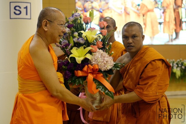 พระสงฆ์อีสาน เข้าให้กำลังใจ "ธัมมชโย"