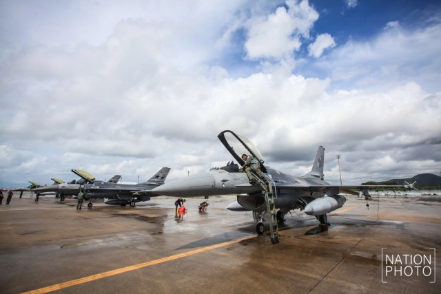 ฝูงบิน F-16 ลงจอดที่สนามบินอู่ตะเภา หลังเสร็จภารกิจฝึกรับมือสถานการณ์ ทางทะเล ร่วมทัพเรือ