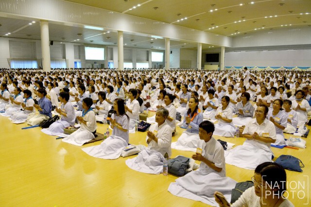 พระสงฆ์อีสาน เข้าให้กำลังใจ "ธัมมชโย"