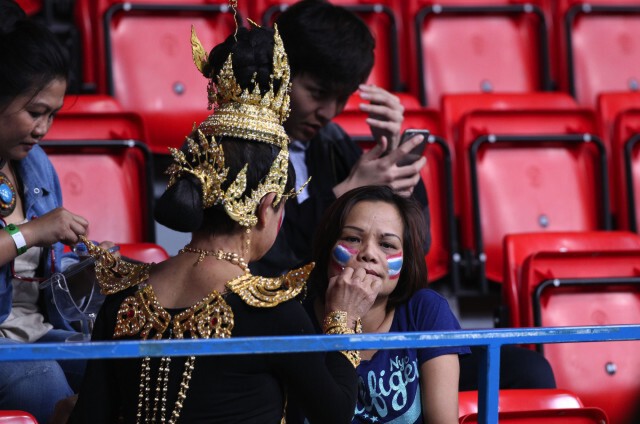 กองเชียร์ไทยในสวิส เชียร์ตบสาวไทยสนั่นฮอลล์