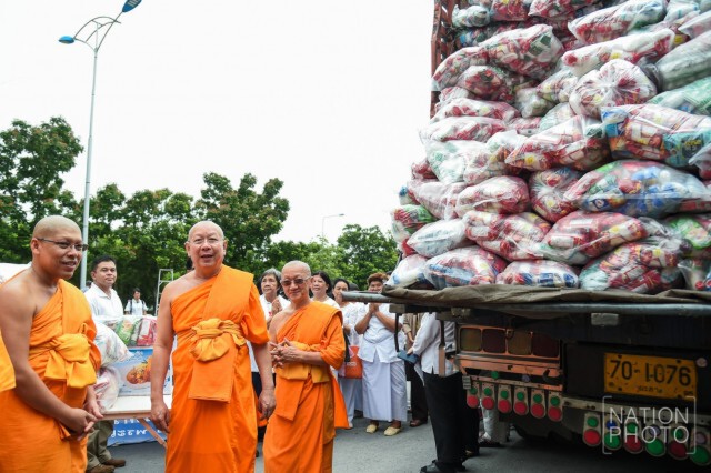 "ธรรมกาย" มอบข้าวสารอาหารแห้งแก่ คณะสงฆ์ในพื้นที่ 4 จังหวัดภาคใต้