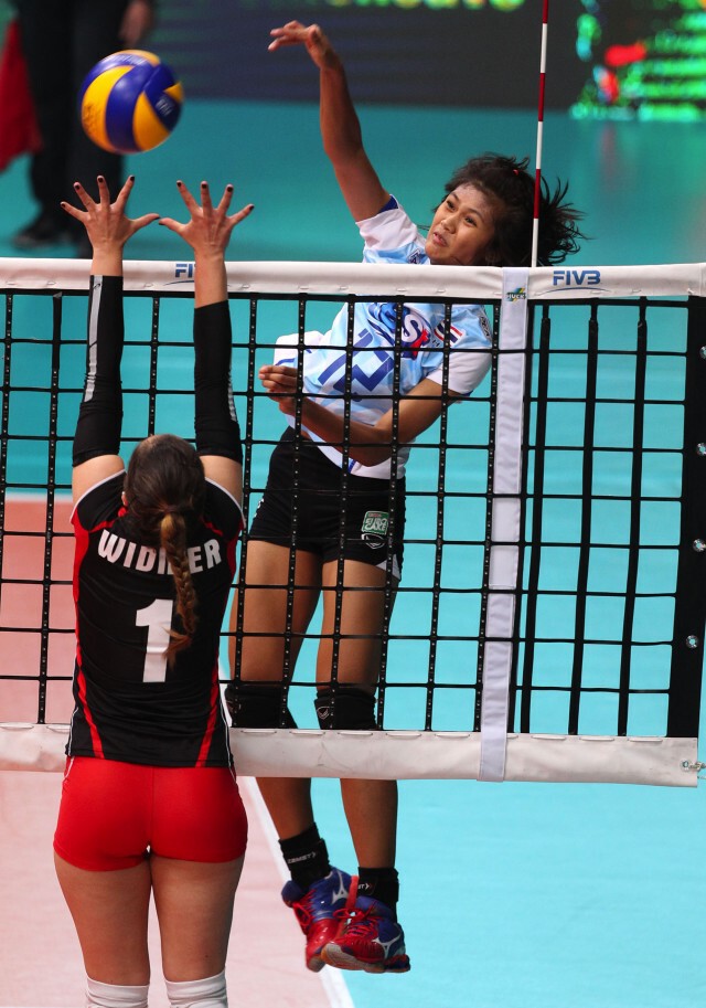 ชมอีกครั้ง! ตบลูกยางสาวไทย อัดสวิส 3 เซตรวด ศึก Montreux Volley Masters