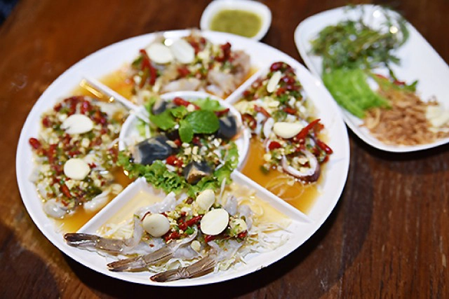 อร่อยปักหมุด : RockZeed ร้านอาหารครบเครื่องทั้งทะเล อีสาน ไทย จีน และญี่ปุ่น