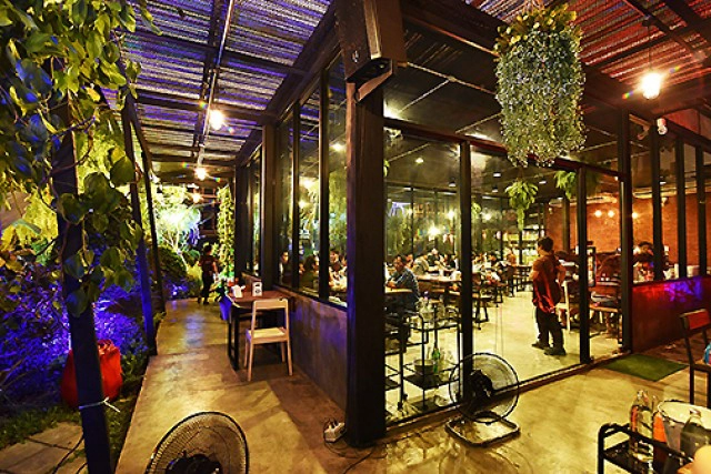 อร่อยปักหมุด : RockZeed ร้านอาหารครบเครื่องทั้งทะเล อีสาน ไทย จีน และญี่ปุ่น