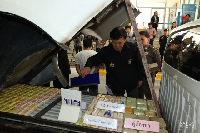 รวบอดีตไกด์จีน ขนยาบ้าซุกพื้นปิกอัพ 3 แสนเม็ด