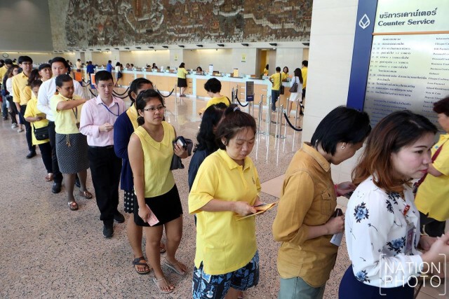 หลั่งไหลแลกธนบัตรที่ระลึก
เฉลิมพระเกียรติ ในหลวง
ครองราชย์ครบ 70 ปี
