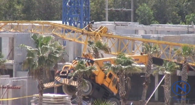 รถเครนล้มทับคนงาน  ขณะทดสอบ-ประกอบอุปกรณ์  เสียชีวิต 1 เจ็บ 3