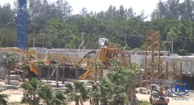 รถเครนล้มทับคนงาน  ขณะทดสอบ-ประกอบอุปกรณ์  เสียชีวิต 1 เจ็บ 3