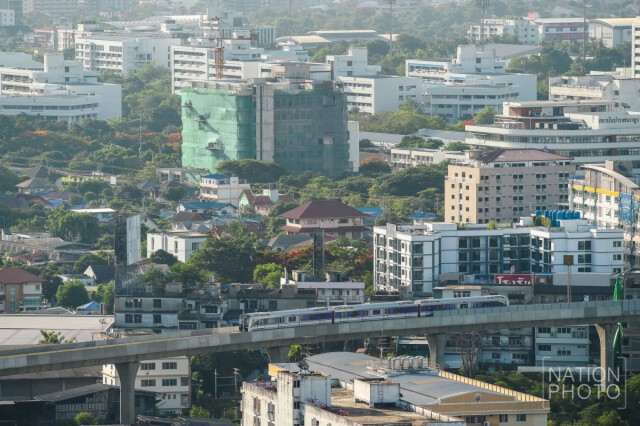 คึกคัก! เปิดทดลองรถไฟฟ้าสีม่วงฟรีวันแรก