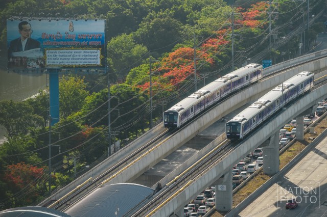 คึกคัก! เปิดทดลองรถไฟฟ้าสีม่วงฟรีวันแรก
