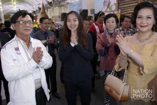 เมย์ รัชนก เดินชมตลาดคลองผดุงฯ