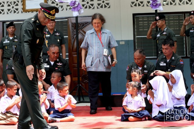 แย้มพระสรวล เปื้อนพระเสโท เปี่ยมพระเมตตา