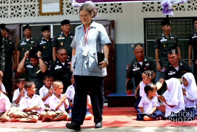 แย้มพระสรวล เปื้อนพระเสโท เปี่ยมพระเมตตา