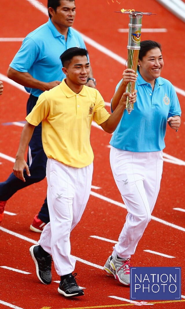 "เจ-แทมมี่" วิ่งคบเพลิง พิธีเปิด กีฬากองทัพไทยปีมหามงคล ครั้งที่ 49