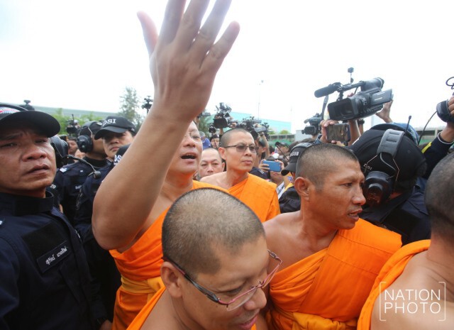 ภาพชุด วินาที ดีเอสไอ นำหมายค้น บุกวัดธรรมกาย