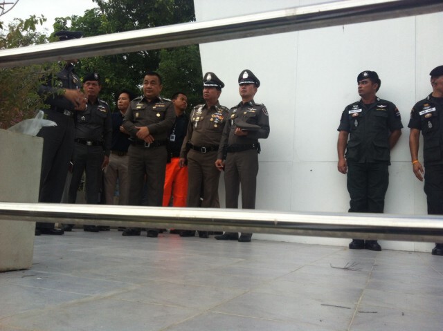 ตำรวจเตรียมพร้อม! รอคำสั่งบุกวัดธรรมกาย
