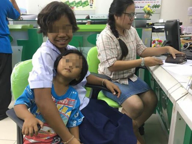 พ่อพาลูกสาว 2 คนมาลาออกจาก ร.ร.
ครูถามสาเหตุที่แท้จริง
ก่อนเรื่องจบอย่างสวยงาม