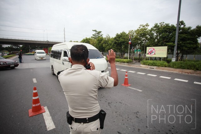 ประตู 7 วัดธรรมกาย จนท.รักษาความปลอดภัยเข้ม