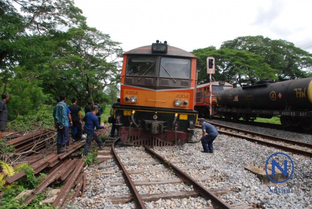 รถไฟกรุงเทพฯ–เด่นชัย ตกราง
คาดดินอ่อนตัวจากฝนตกต่อเนื่อง ไม่มีผู้โดยสารบาดเจ็บ