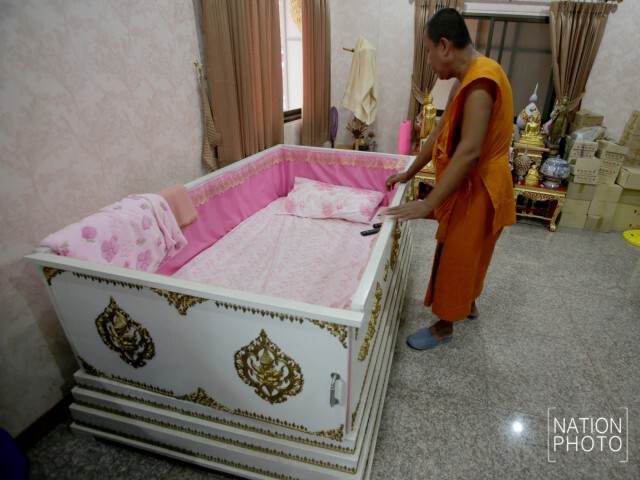 พระวัดดัง เมืองสมุทรปราการ
ต่อโลงศพ ใช้จำวัดเพื่อเตือนสติ
"มีเกิด มีดับ"