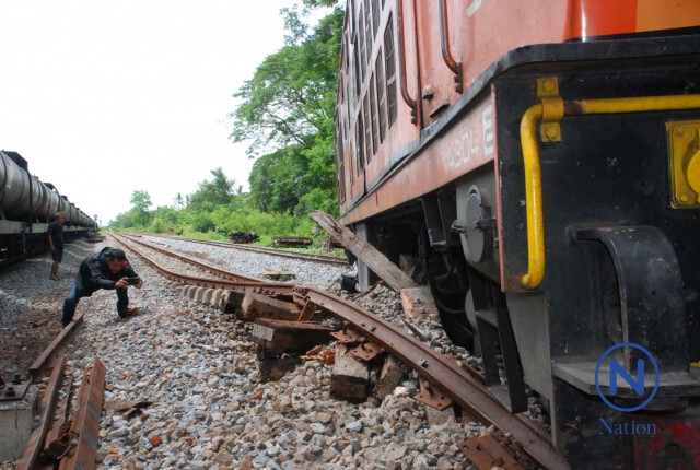 รถไฟกรุงเทพฯ–เด่นชัย ตกราง
คาดดินอ่อนตัวจากฝนตกต่อเนื่อง ไม่มีผู้โดยสารบาดเจ็บ