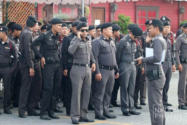 ภาพชุด ตร.เบรก! นปช.ตั้งศูนย์ปราบโกงประชามติ