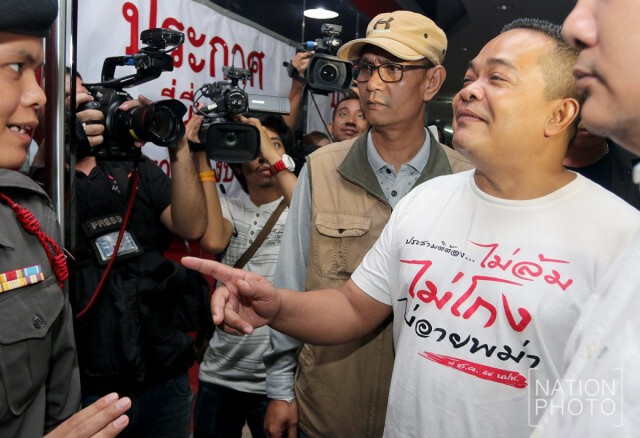 ภาพชุด ตร.เบรก! นปช.ตั้งศูนย์ปราบโกงประชามติ