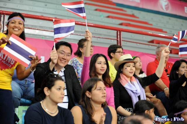 สะใจกองเชียร์! ตบสาวไทย เฉือนอิตาลี 3-2 เซต คว้าชัยส่งท้าย WGP 2016 สนาม2