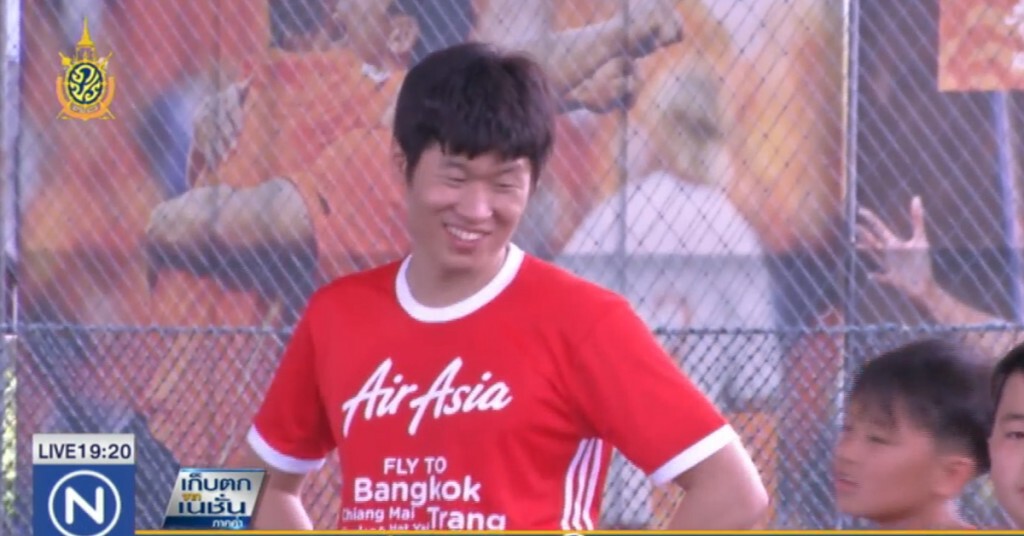 "พาร์ค ชีซอง" บินลัดฟ้าสอนบอลเด็กไทย "พาร์ค ชีซอง" บินลัดฟ้าสอนบอลเด็กไทย