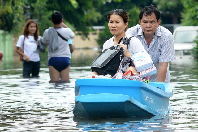 รามอินทรา 34 อ่วม! น้ำท่วมถึงเอว