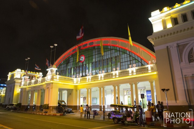 สถานีรถไฟหัวลำโพงทดสอบไฟประดับ เตรียมฉลองครบ 100 ปี
