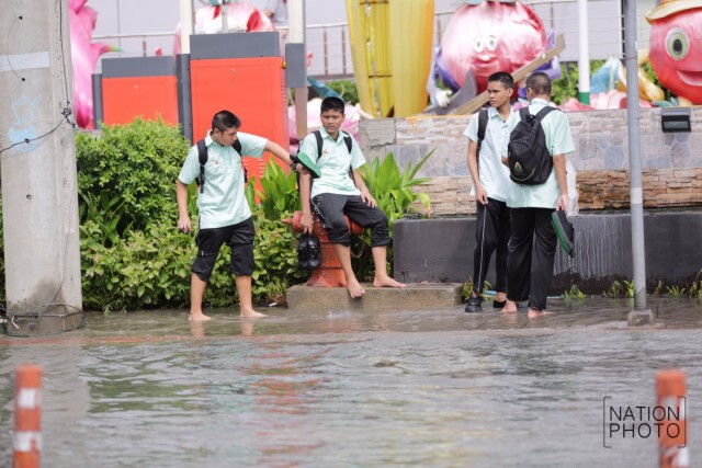 บันทึกภาพ...หน้าศาลอาญา รัชดาฯ หลังฝนกระหน่ำกรุง 21 มิ.ย. 59